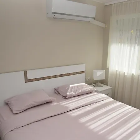 アパート C&a ゴツェ・デルチェフ